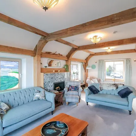 Hilltop House 호텔 *